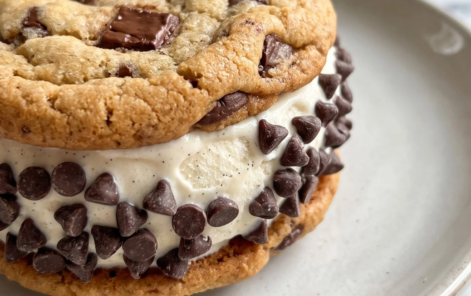 Cookie Ice Cream Sandwiches (Like a Chipwich!)